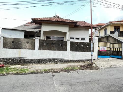 oyo 93629 villa cemara syariah
