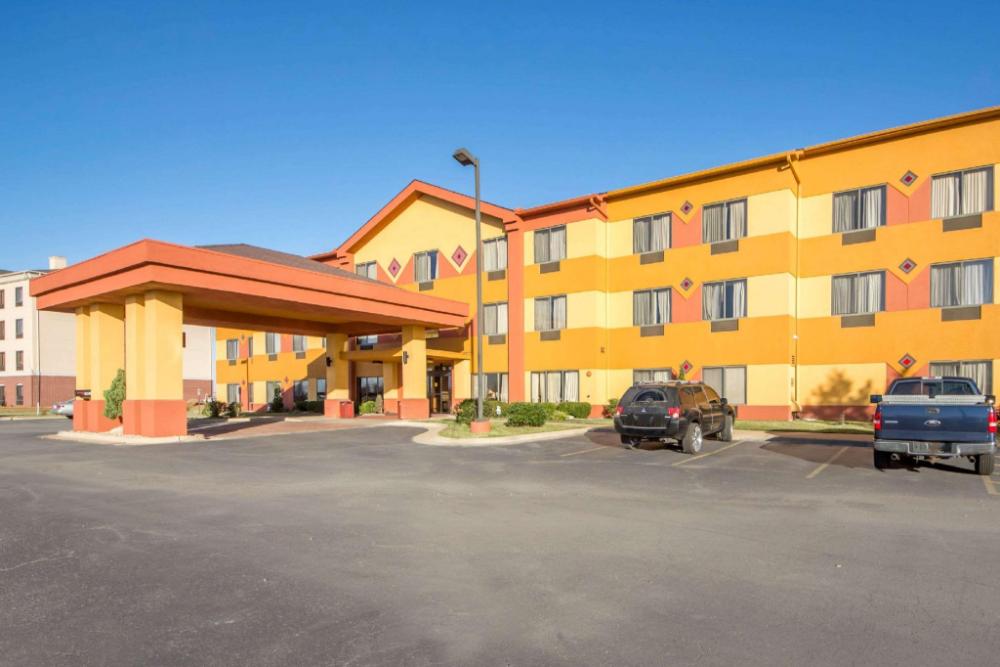 quality inn and suites midamerica industrial park area