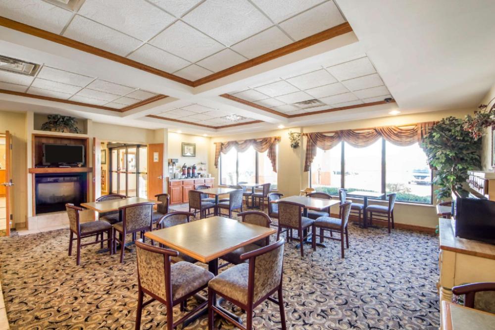 quality inn and suites midamerica industrial park area