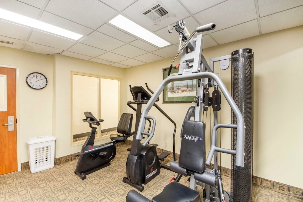 quality inn and suites midamerica industrial park area