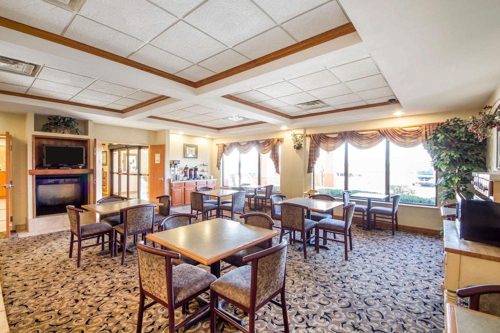quality inn and suites midamerica industrial park area