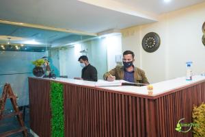 lime tree hotel near 32nd milestone