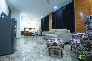 lime tree hotel near 32nd milestone