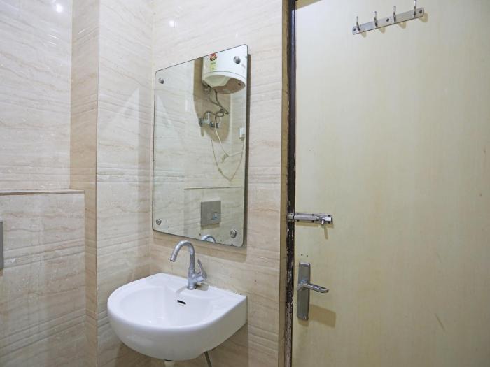 hotel tashkent palace near new delhi railway station