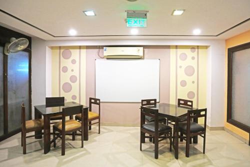 hotel tashkent palace near new delhi railway station