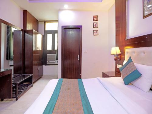 hotel tashkent palace near new delhi railway station