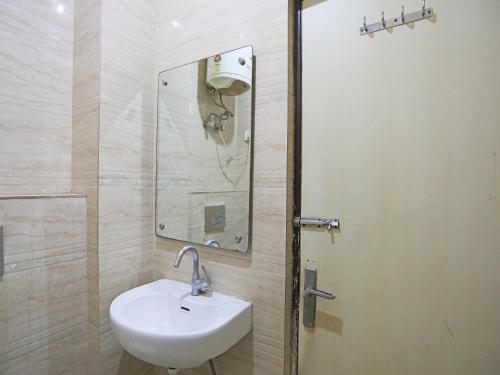 hotel tashkent palace near new delhi railway station