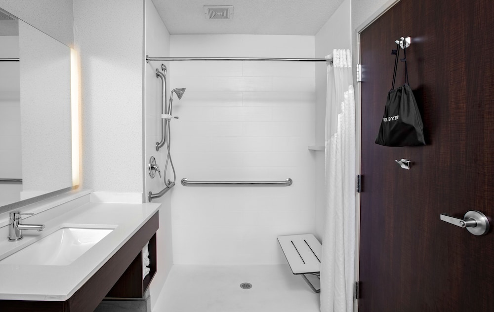 holiday inn express hotel and suites altoona des moines by ihg
