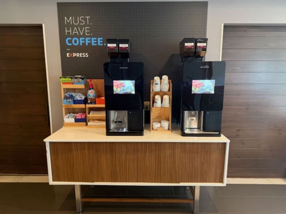 holiday inn express hotel and suites altoona des moines by ihg