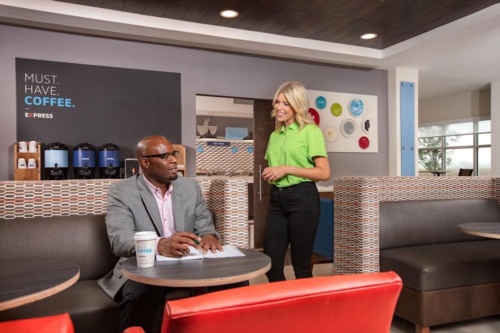 holiday inn express hotel and suites altoona des moines by ihg