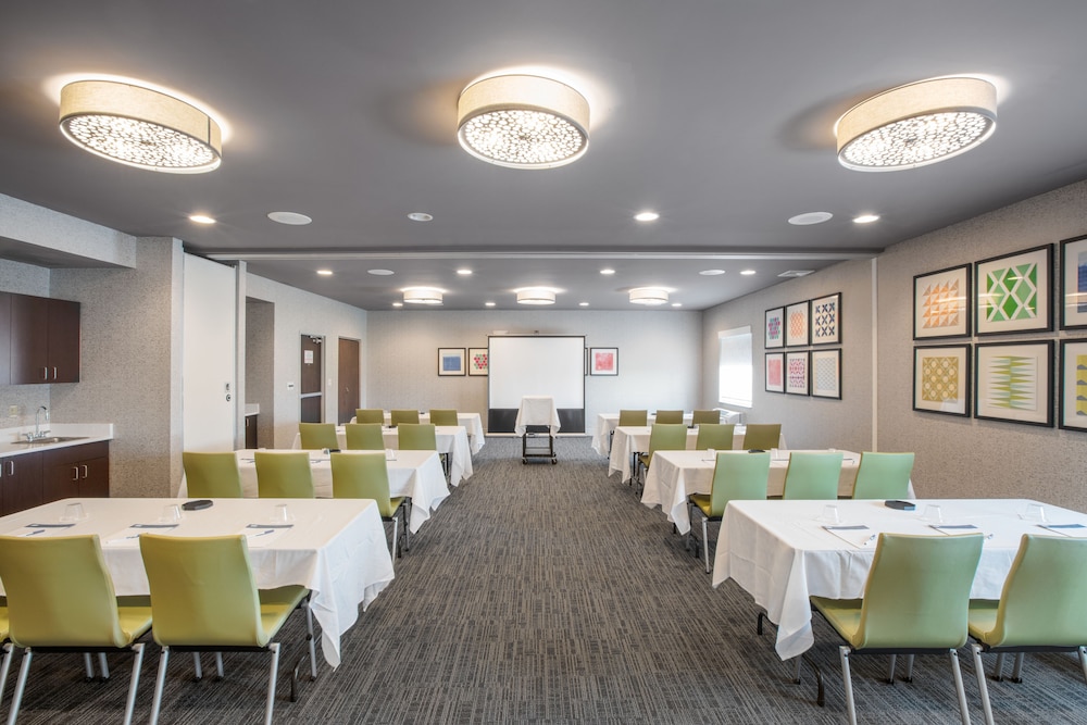 holiday inn express hotel and suites altoona des moines by ihg