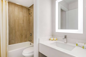 super 8 by wyndham orlando near florida mall