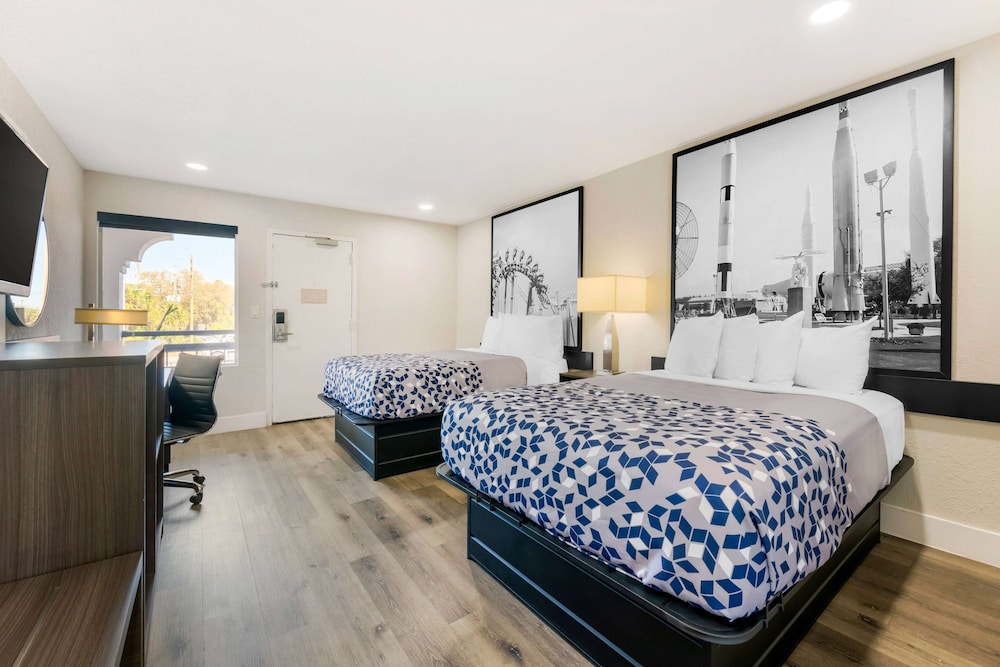 super 8 by wyndham orlando near florida mall