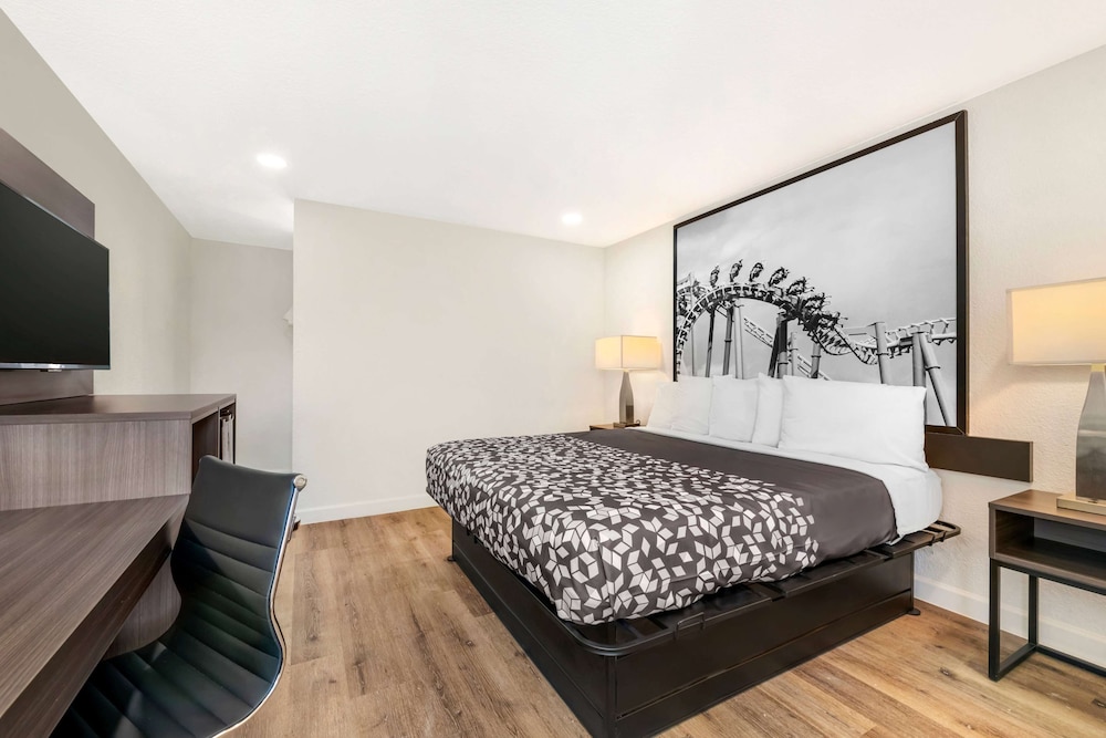 super 8 by wyndham orlando near florida mall