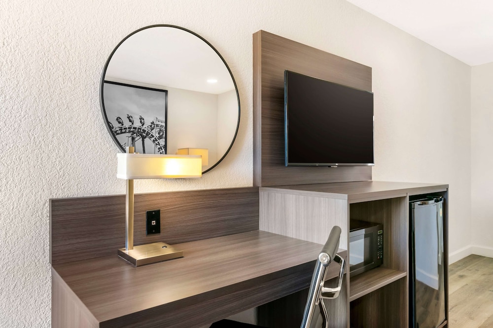 super 8 by wyndham orlando near florida mall