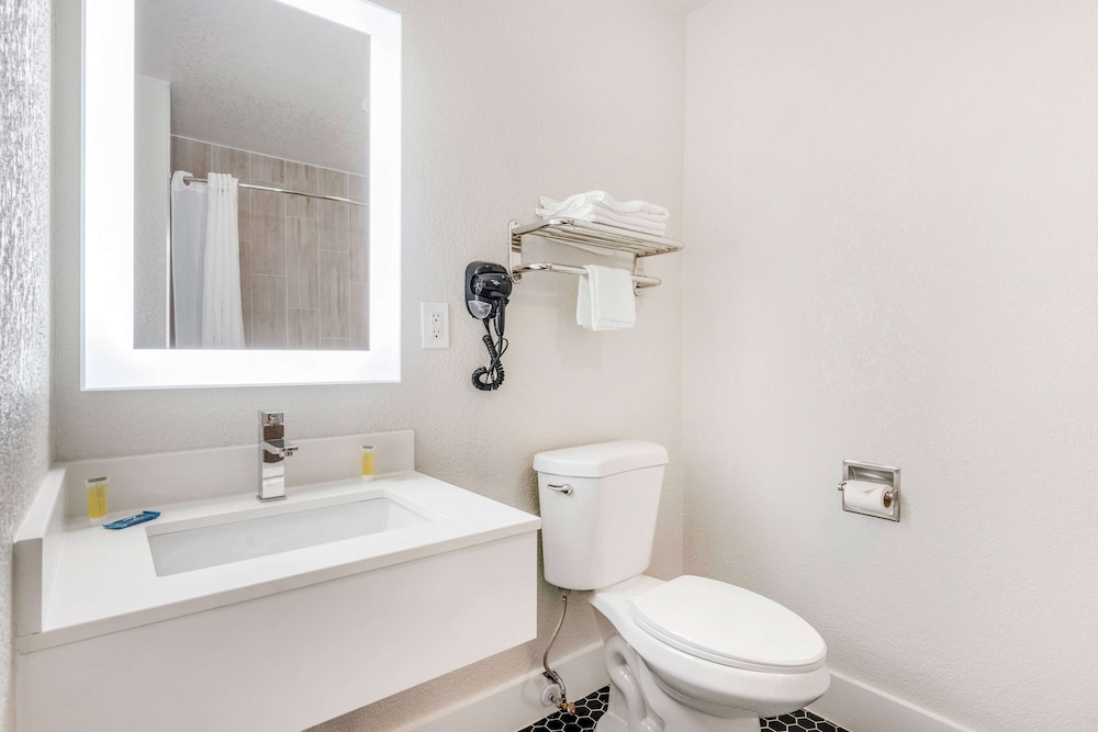 super 8 by wyndham orlando near florida mall