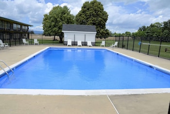Days Inn By Wyndham Luray Shenandoah,Luray>>Front Royal,2 star