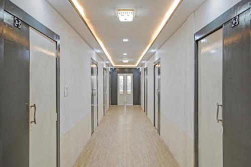 Hotel O Mr Crown Inn To Inn,India>>Charbagh,3 star