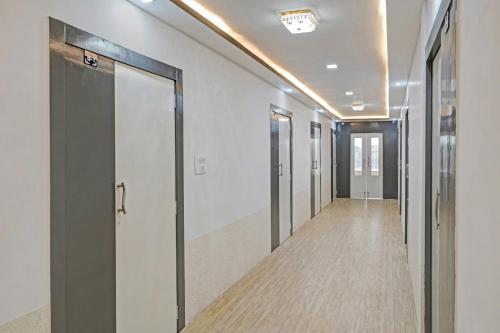 Hotel O Mr Crown Inn To Inn,India>>Charbagh,3 star