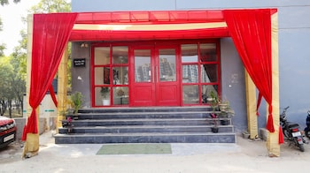 hotel noida grand 121