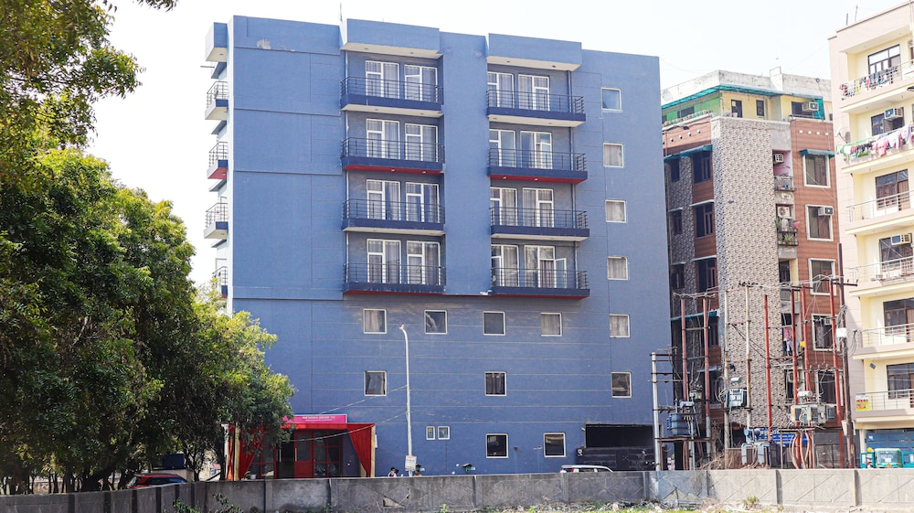 hotel noida grand 121