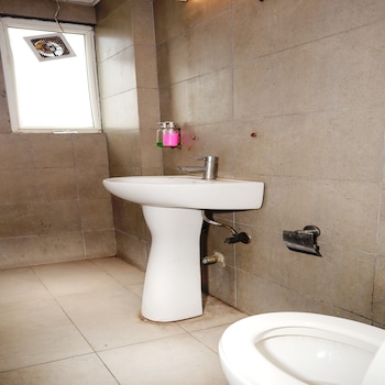 hotel noida grand 121