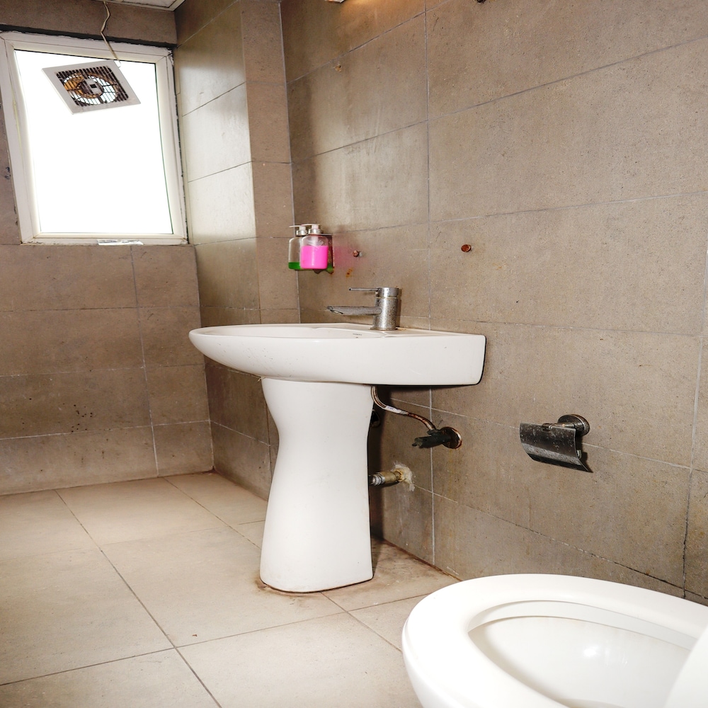 hotel noida grand 121