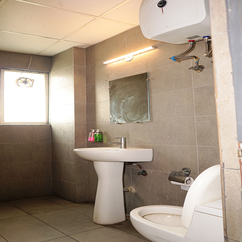 hotel noida grand 121