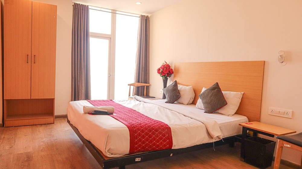 hotel noida grand 121