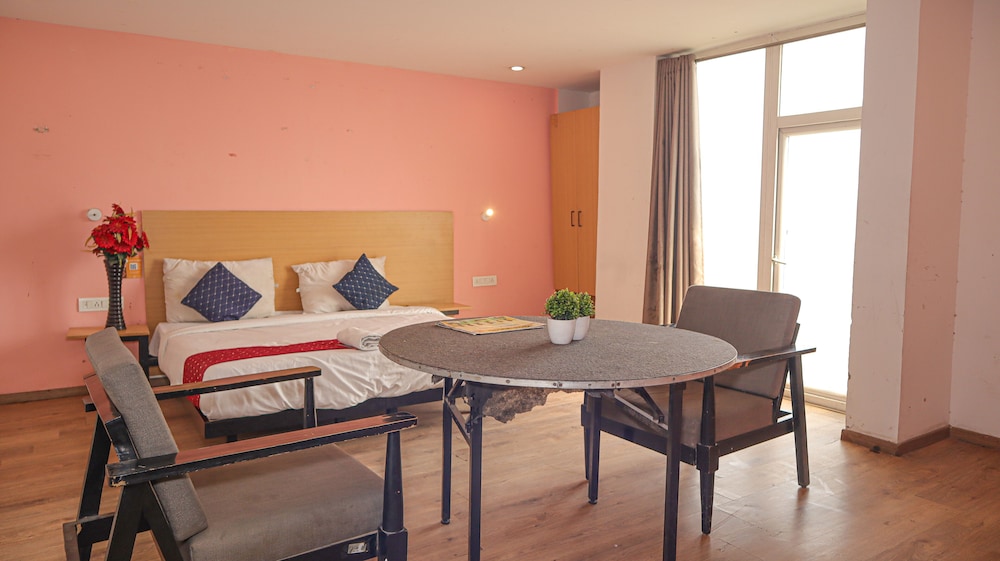 hotel noida grand 121