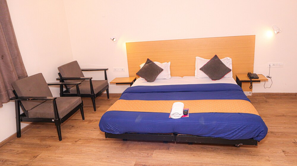 hotel noida grand 121