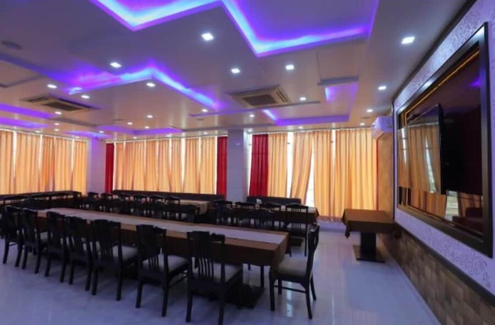 hotel sahibs red carpet