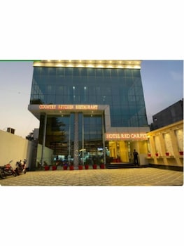 hotel sahibs red carpet