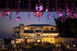 opulence resort
