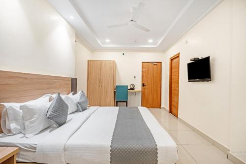 Sapphire Bliss Hotel,Patrika Nagar,3 star