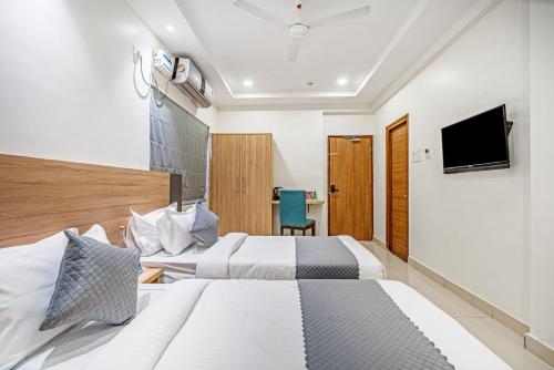 Sapphire Bliss Hotel,Patrika Nagar,3 star