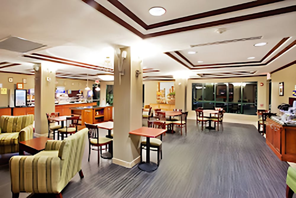 holiday inn express hotel and suites macon west by ihg