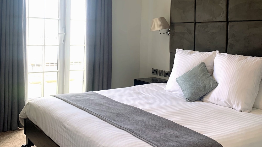 the cliff hotel
