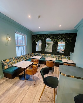 The Cliff Hotel,,3 star