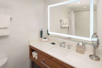 doubletree by hilton miami north i 95