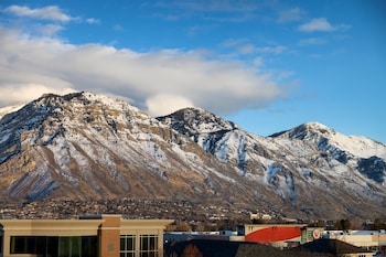 courtyard orem university place