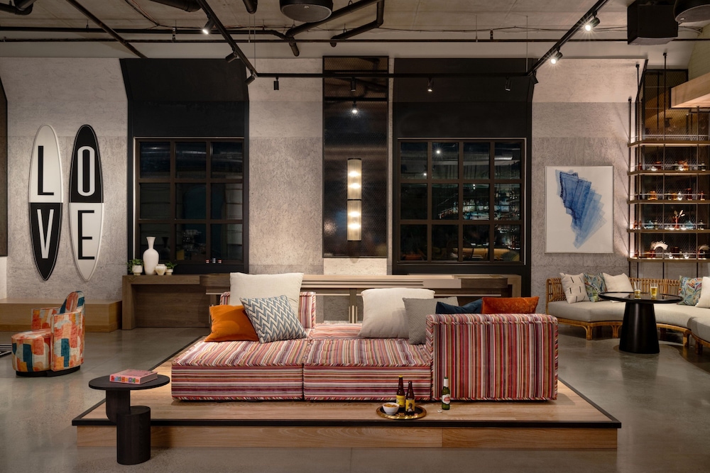 moxy st petersburg downtown