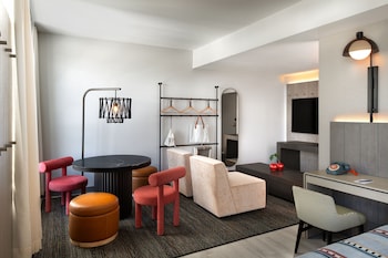 moxy st petersburg downtown