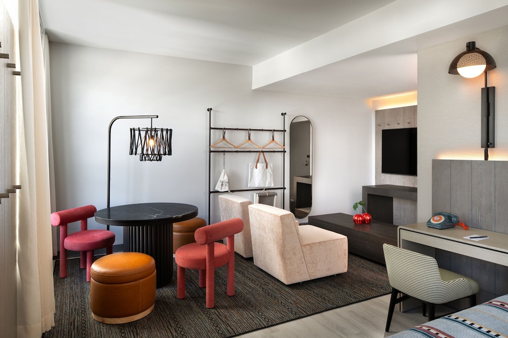 moxy st petersburg downtown