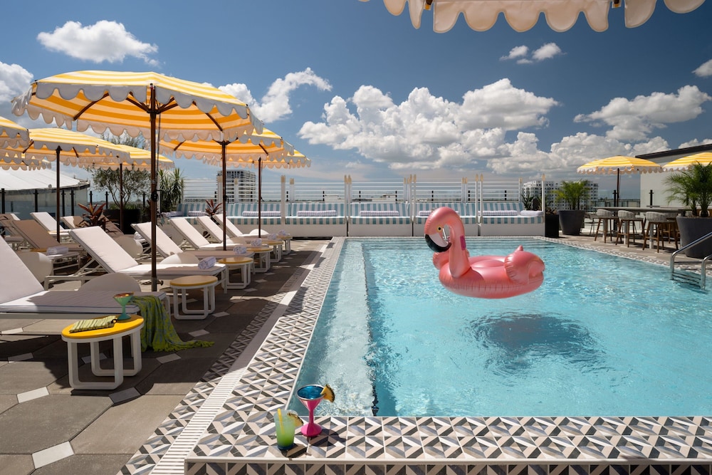 moxy st petersburg downtown