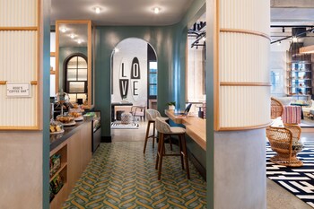 moxy st petersburg downtown