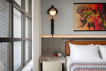 moxy st petersburg downtown