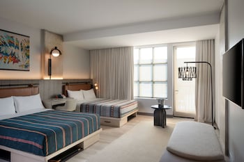 moxy st petersburg downtown