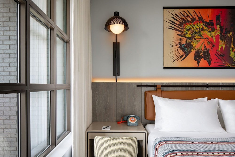 moxy st petersburg downtown