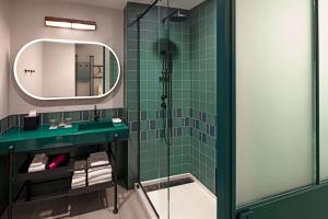 moxy st petersburg downtown